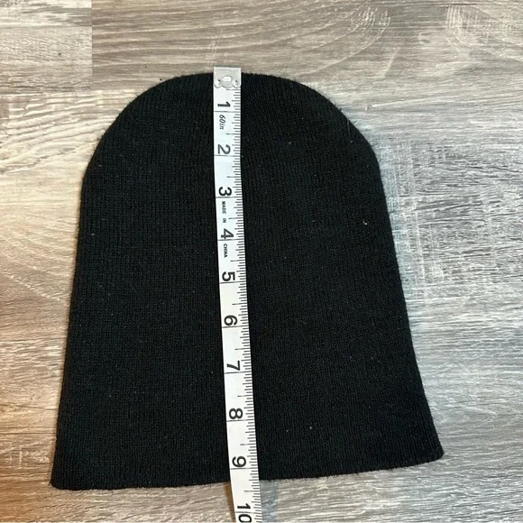 Free when bundle Black beanie - Picture 5 of 5